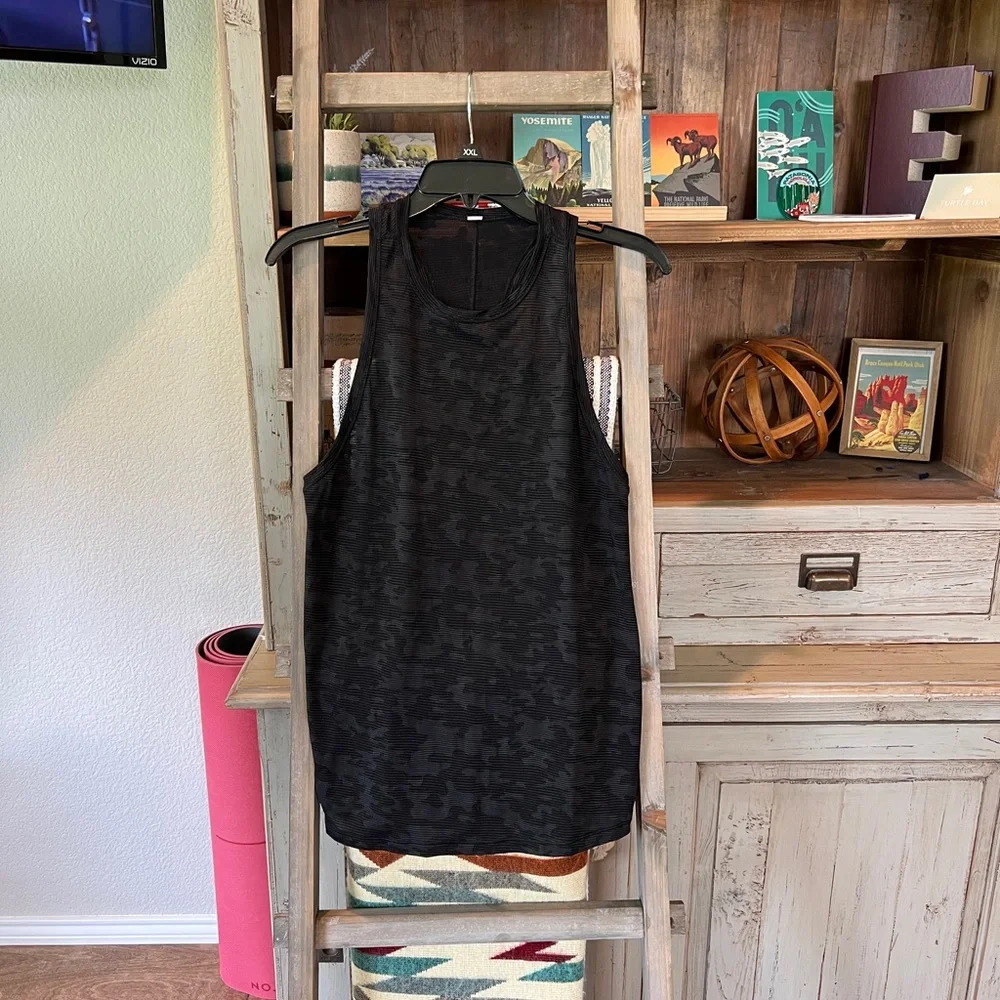 Lululemon womens miles ahead tank size 4
